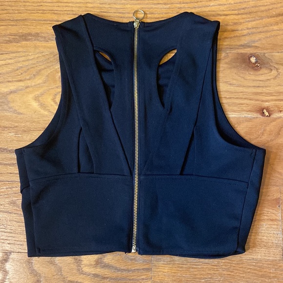$7 CLEARANCE - Express XS Black Crop Top - Picture 7 of 9